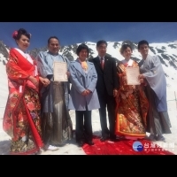 台日純白婚禮駒根市登場　2千多公尺雪峰完成終身大事　