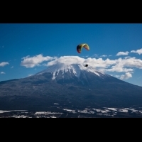富士山可以這樣玩，跟著小編趴趴走，給你滿滿的幸運元氣.....＃紅白兩色的籤詩麻糬也太特別了