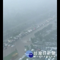 豪雨炸北台灣　北市府14時30分緊急關閉河川疏散門　全台多處停班課