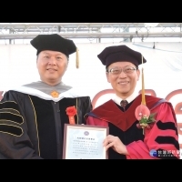 表彰學業傑出表現　王正坤醫師獲頒斐陶斐榮譽學會榮譽會員