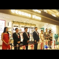 日本最大美妝@COSME信義微風開幕　凱文、愷樂大採購！