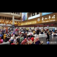 伊斯蘭教開齋節　台北車站湧入上萬穆斯林