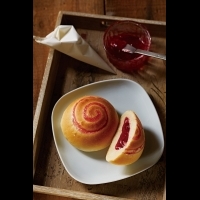 咬一口「草莓果粒」好幸福！Step by Step，酸甜愛戀的《草莓果醬麵包》DIY，重溫最難忘的童年回憶！