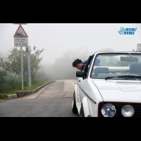陳奕迅駕車上山拍攝MV  大帽山上與牛為伴盡顯搞笑本色