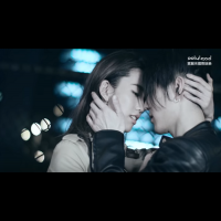 胡宇威與陳庭妮不避嫌同台拍攝《請不要打擾我們的愛》MV　這一切都是為了...