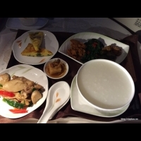 揪~~感心的航空服務體驗，台灣滿出來的人情味就是讚讚讚！！飛機上的餐點也是好到沒話說呦！