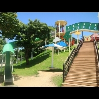 沖繩絕對是孩子的玩樂天堂！快把「這座親子公園」列入行程，超長溜滑梯超吸睛～～