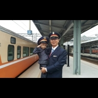 5歲的他勇敢完成圓夢之旅，用純真笑容繼續追逐火車的夢想