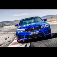 「3.4秒破百」的痛快！BMW F90 M5 加速實測，0~100KM、0~200KM 緊繃測試(內有影片)！