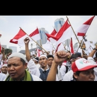 鞭刑 宵禁 戴頭巾... 印尼走向激進伊斯蘭路線