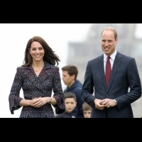 王室再添三寶！回顧凱特王妃的完美孕穿搭～「這一款ASOS的孕婦洋裝」因此銷售長紅