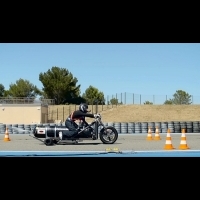 0-100km/h只需「0.5秒」海放Bugatti！！ 超狂「水火箭」動力打造男子漢的三輪車