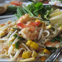 美食糾錯！月亮蝦餅源自台灣、泰國美食「金邊粉」源自柬埔寨