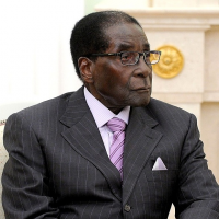 從戰爭英雄淪為獨裁者！3分鐘帶你認識辛巴威總統穆加比