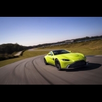 低沉「怒吼」大展野獸跑格，Aston Martin Vantage狂猛聲浪首度公開
