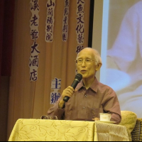 余光中共同創辦的「藍星詩社」─ 一個不喊口號的重要流派