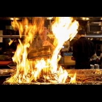 【風味燒烤】木頭船槳送來北國滋味　烈焰奔竄個性炭香