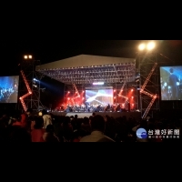 屏東縣市首度合辦跨年晚會　滾氣球共迎新年