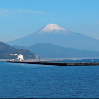 從幕府時代的江戶到現在的東京，日本文化不變的中心就是富士山
