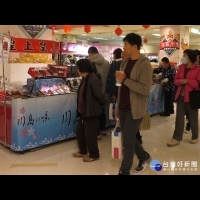 新光三越台南新天地年貨市集熱鬧展開　餐廳推團聚年菜組合