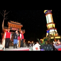 台灣燈會13.7公尺玻璃通天柱　眾神彙集能量賜福台灣