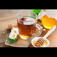 「蜂蜜檸檬水」可以幫助消化！腸胃不順嗎？喝這三種飲料，可以舒緩油膩消化不良...
