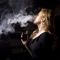 法定吸煙年齡將提高到 21 歲？澳洲新法將對電子煙開罰！