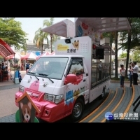 台南動物認養行動專車　進行毛小孩運送及宣導服務