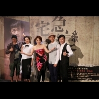 《宅急變》朱陸豪摸林嘉俐大腿超害羞,還第一次憋氣飾演屍體