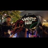 #MeLife 邊夜跑邊欣賞城市塗鴉，最後居然直接「跑」進派對現場，SPORT b. x ROCer Graffiti Run實在太狂！