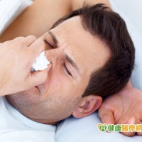 發燒鼻塞臉頰腫　黴菌性鼻竇炎恐致命