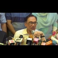 馬來西亞改革派領袖安華獲釋 群眾熱烈歡呼