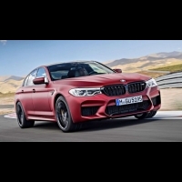 不只是「說嘴而已」，BMW 歷代最強 F90 M5「加速實測」影片曝光，極速直衝「308km/h」沒壓力！