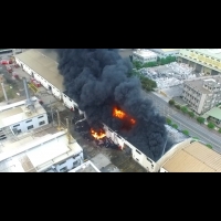 英全化學500坪廠房陷入火海 夾雜爆炸聲