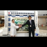 張花冠贈日本新瀉空港親筆畫作　「櫻綻森鐵」掛置空港貴賓室