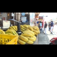 買香腸就送香蕉！香腸攤挺農民買下500台斤香蕉