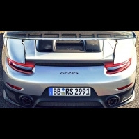 【影片】究極蛙王無極限 Porsche 911 GT2 RS 只需 20 秒就「噴」到 300 km/h ！