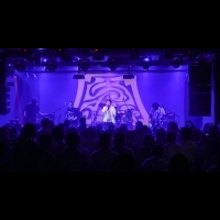 四分衛首度北京專場演出 二手玫瑰與音樂圈好友到場祝賀