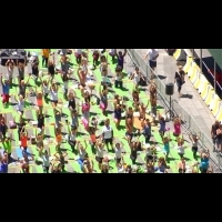 世界瑜珈日 3萬人躺時報廣場做瑜珈