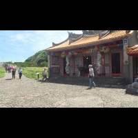龜山島上有座廟 廟公每天往返逾1小時