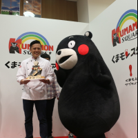 世界麵包冠軍陳耀訓訪日  熊本熊瘋狂「熊抱」