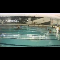 南港運動中心驚傳天花板崩落 泳訓學員嚇壞