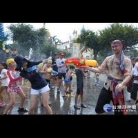 六福村水戰音樂節　上百隻水槍對戰