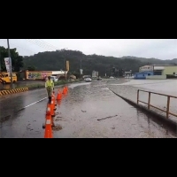 新竹橫山午後大雨竟淹水 農田瞬間成湖泊