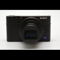 焦段更全能且終於加入觸控螢幕的極限口袋機， Sony RX100 VI 動手玩