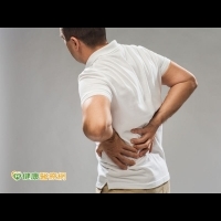 骨鬆導致劇烈腰痛　竟確診腰椎壓迫性骨折！