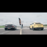 「休旅牛」到底有幾分本事？Lamborghini Urus x Huracan 拼輸贏「直線加速」影片出爐！
