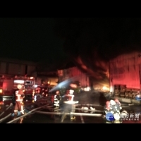 員林市紙盒廠深夜發生大火　火勢延燒千坪廠房