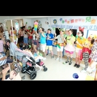 紅鼻子鵲寶公益劇團演出　讓北醫兒童病房孩子哈哈大笑