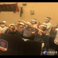 官逼民反？　麻豆公五市場攤商怒剪民進黨證改挺高思博